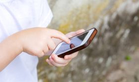 Akıllı Telefonsuz Bir Çocukluk Mümkün mü?